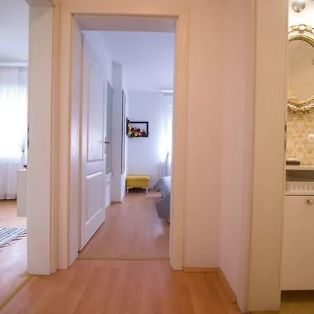 Apartman Navigator Center *