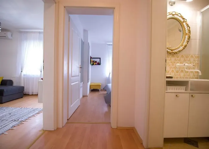 Apartman Navigator Center *